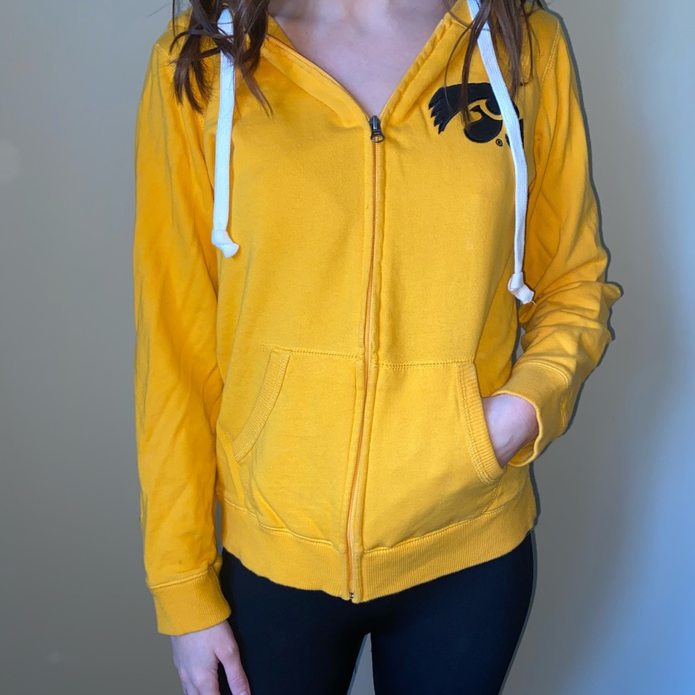 Iowa Hawkeyes zip up